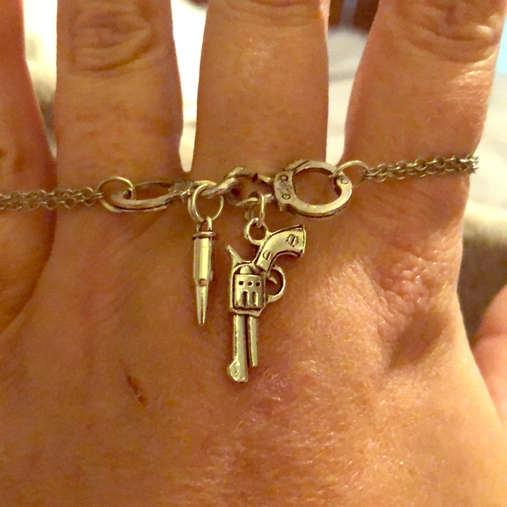 Bracelet size 6, necklace and earrings set!